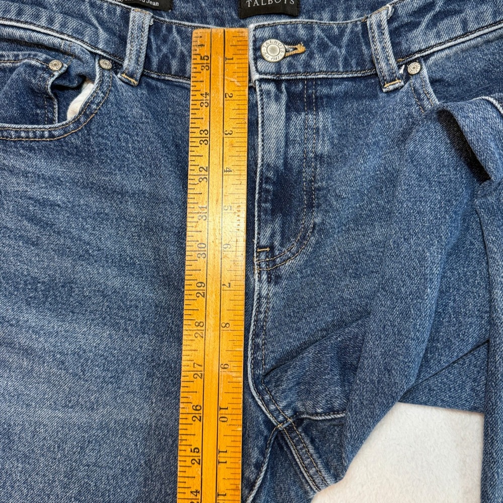 Talbots Everyday Relaxed Jean Size 10 Cooper Wash Medium Blue Denim Pants - Picture 4 of 12